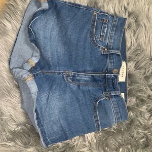 NEVER WORN HIGH RISE SHORTS